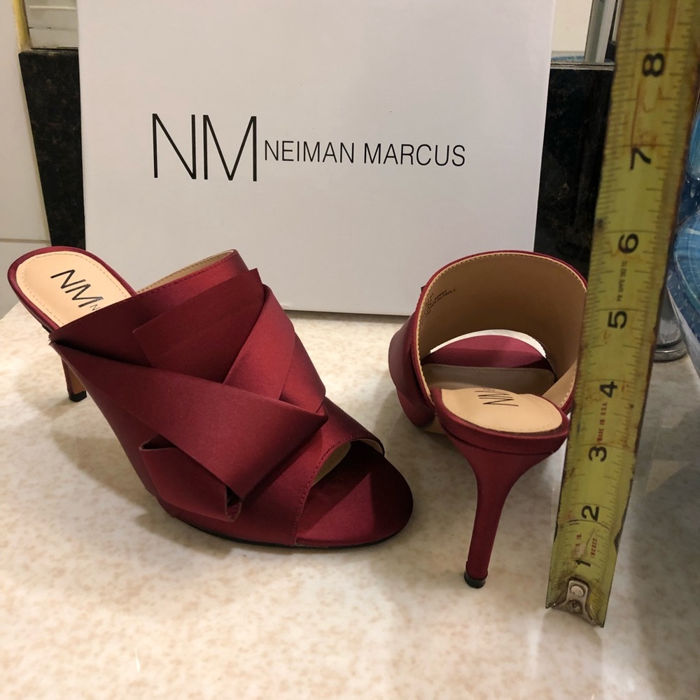 Neiman Marcus Brand Wine Red Sandal Shoes - Picture 2 of 7